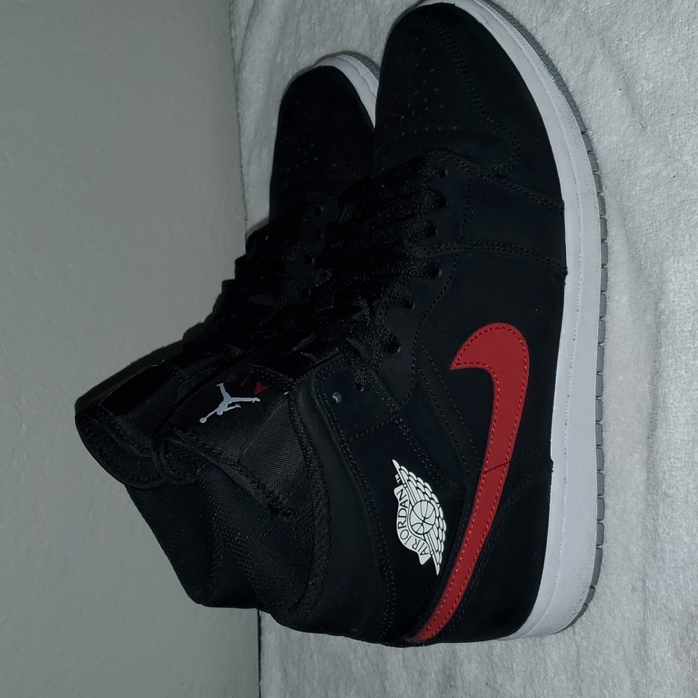 AJ1